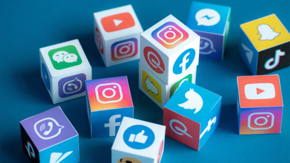 Social Media Icons Würfel Foto iStock pressureUA